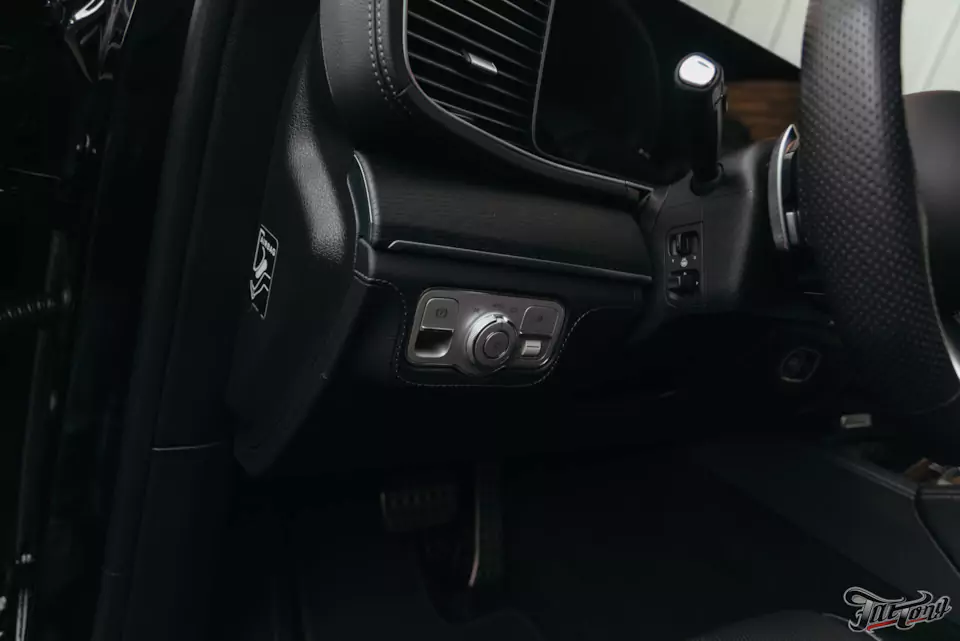 Окрас деталей Mercedes GLS после некачественных работ, оклейка полиуретаном, окрас дисков и суппортов, антихром, комплекс детейлинг-услуг